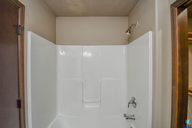 5733 W Bream Ct Court, Sioux Falls, SD 57107