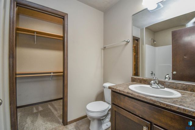 5733 W Bream Ct Court, Sioux Falls, SD 57107