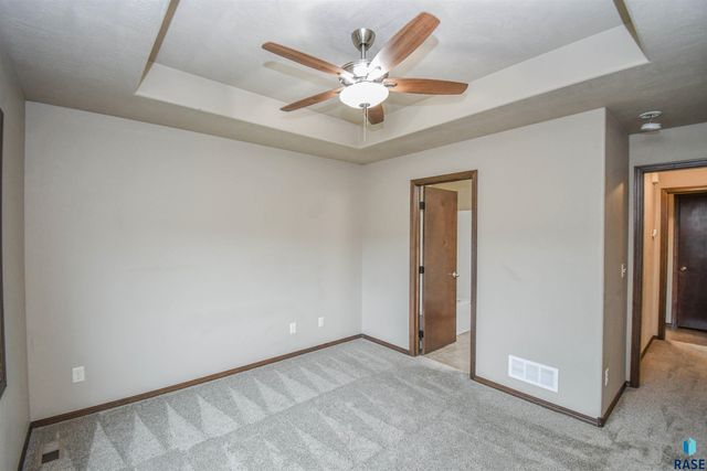 5733 W Bream Ct Court, Sioux Falls, SD 57107