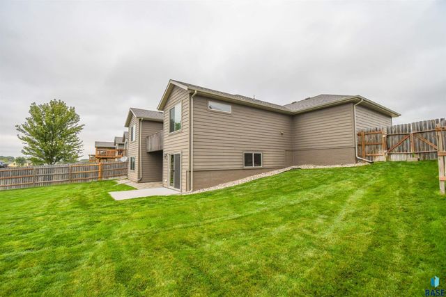 5733 W Bream Ct Court, Sioux Falls, SD 57107