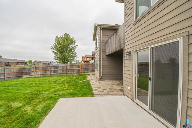 5733 W Bream Ct Court, Sioux Falls, SD 57107