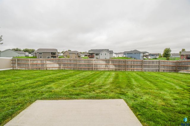5733 W Bream Ct Court, Sioux Falls, SD 57107