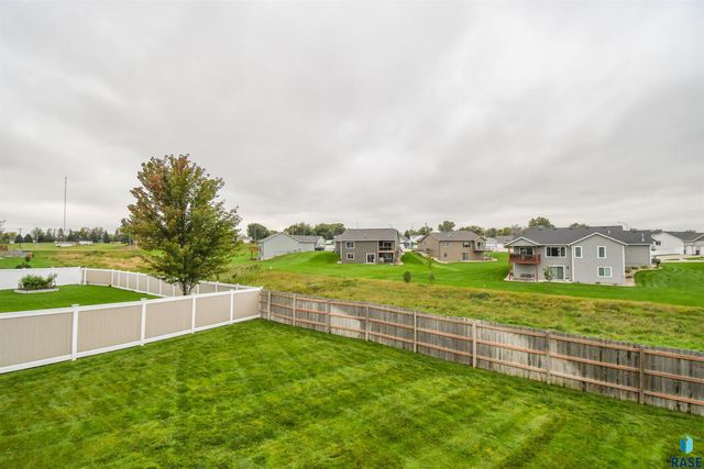 5733 W Bream Ct Court, Sioux Falls, SD 57107