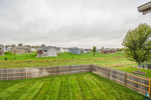 5733 W Bream Ct Court, Sioux Falls, SD 57107