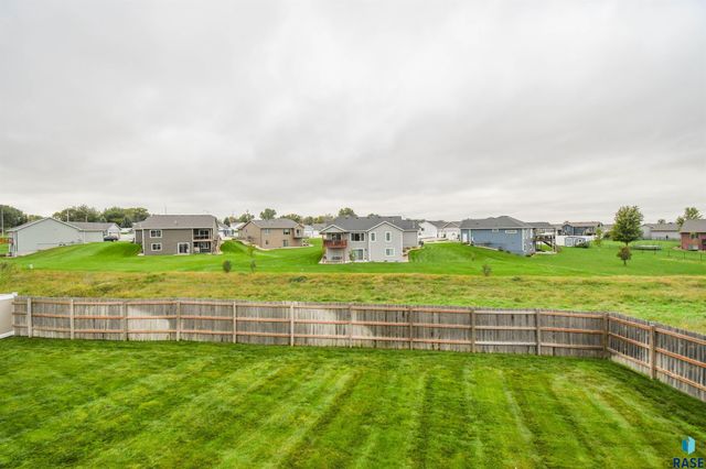 5733 W Bream Ct Court, Sioux Falls, SD 57107