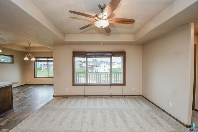 5733 W Bream Ct Court, Sioux Falls, SD 57107