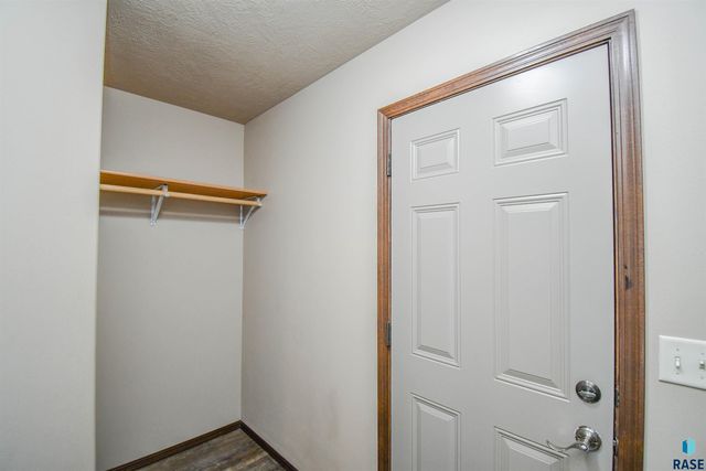 5733 W Bream Ct Court, Sioux Falls, SD 57107