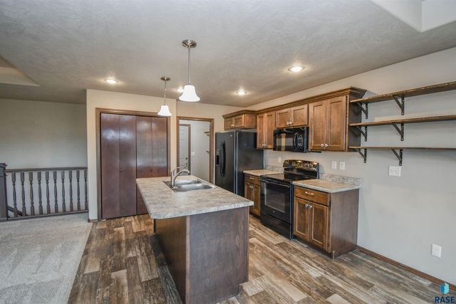 5733 W Bream Ct Court, Sioux Falls, SD 57107