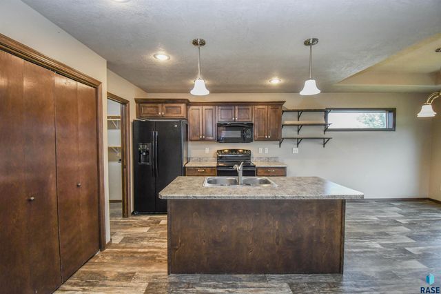 5733 W Bream Ct Court, Sioux Falls, SD 57107