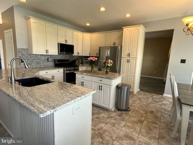 628 STOCKTON DR, Williamstown, NJ 08094