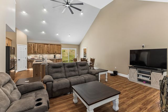 121 Lanier Private Ln, Pulaski, TN 38478