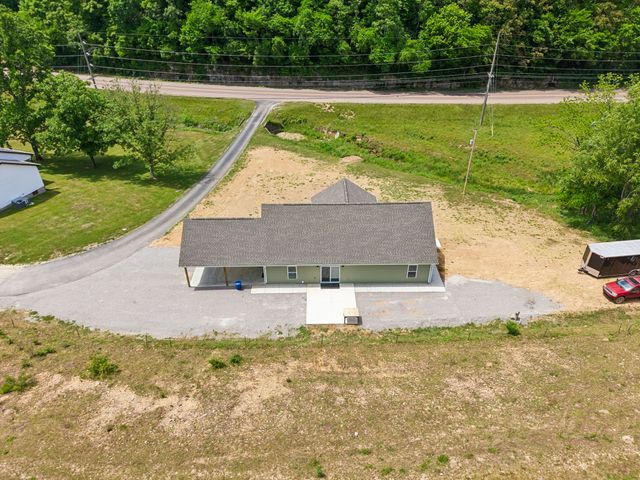 121 Lanier Private Ln, Pulaski, TN 38478