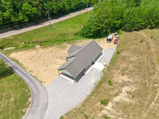 121 Lanier Private Ln, Pulaski, TN 38478