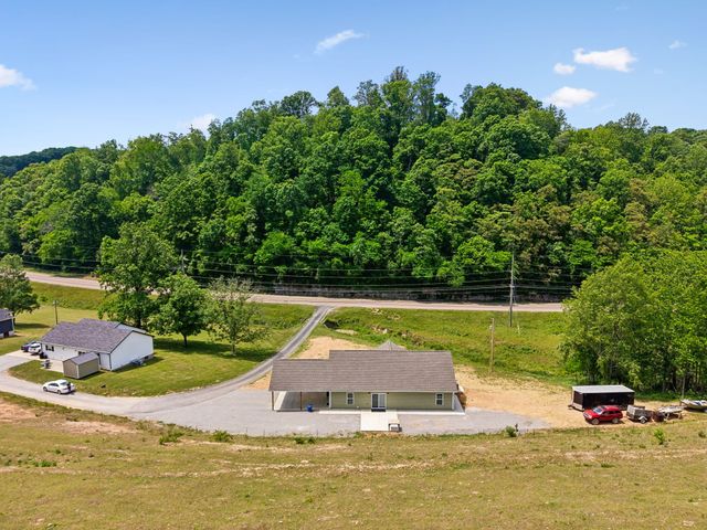 121 Lanier Private Ln, Pulaski, TN 38478