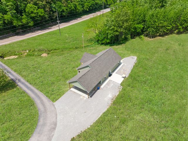 121 Lanier Private Ln, Pulaski, TN 38478