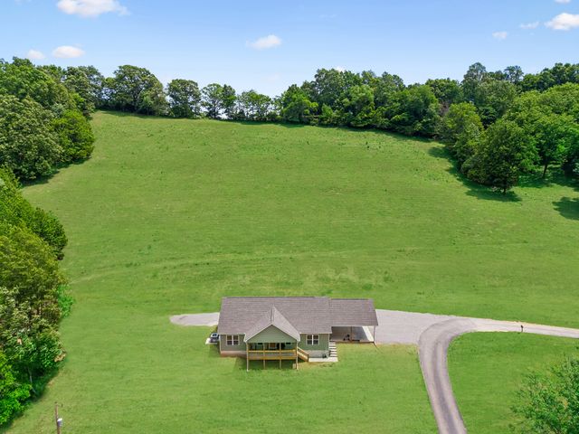 121 Lanier Private Ln, Pulaski, TN 38478