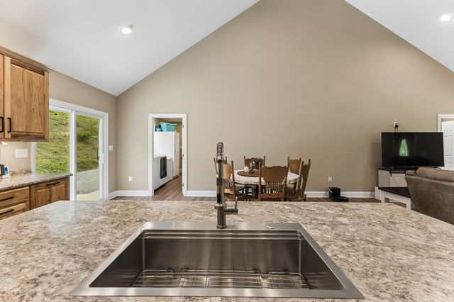 121 Lanier Private Ln, Pulaski, TN 38478