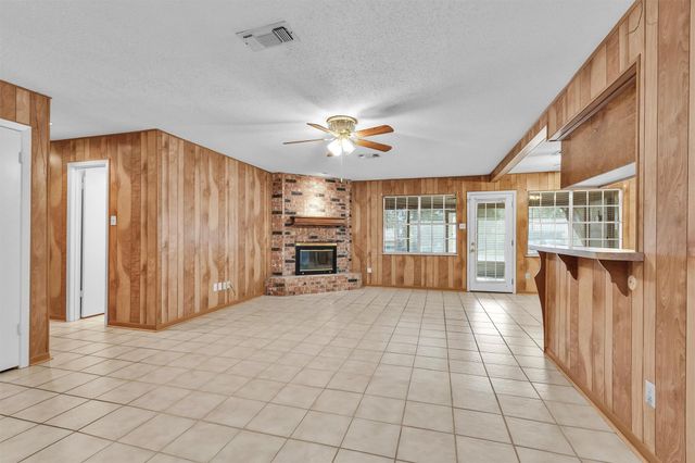 2202 Harlow Lane, Huntsville, TX 77320