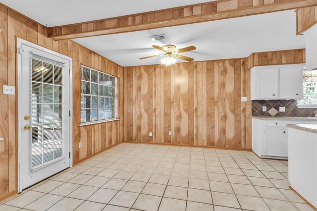 2202 Harlow Lane, Huntsville, TX 77320