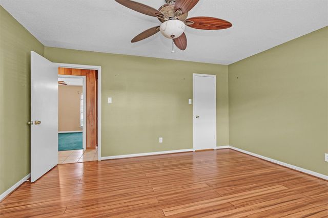 2202 Harlow Lane, Huntsville, TX 77320