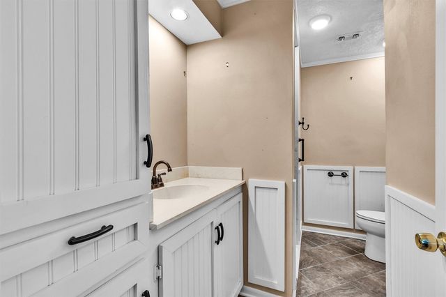 2202 Harlow Lane, Huntsville, TX 77320