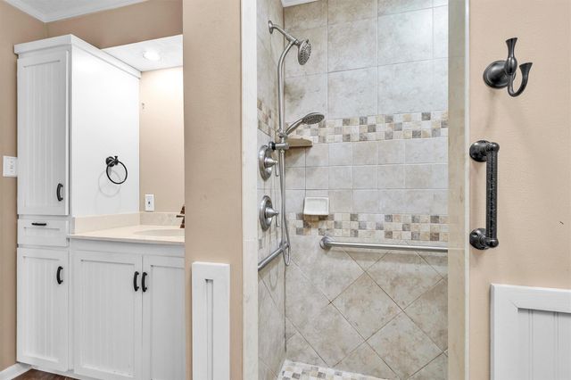 2202 Harlow Lane, Huntsville, TX 77320