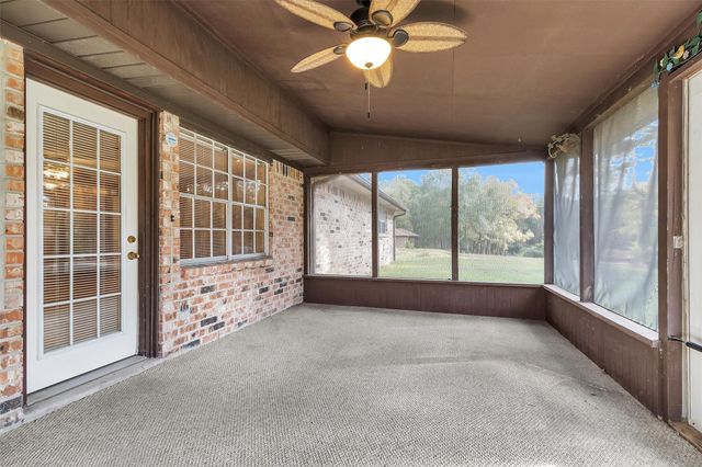 2202 Harlow Lane, Huntsville, TX 77320