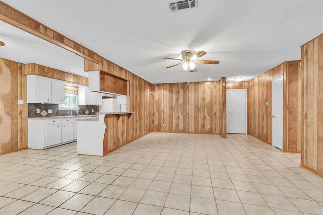 2202 Harlow Lane, Huntsville, TX 77320