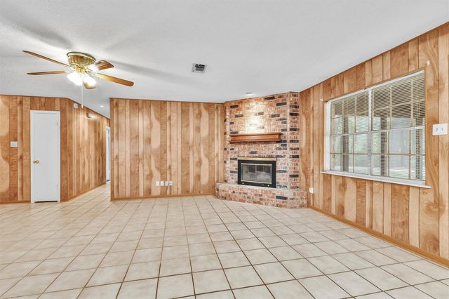 2202 Harlow Lane, Huntsville, TX 77320