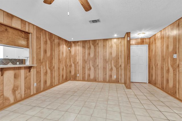 2202 Harlow Lane, Huntsville, TX 77320