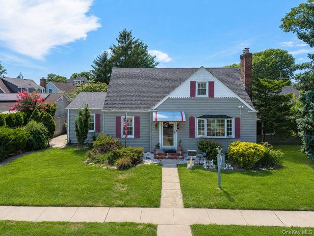295 Ivy Avenue, Westbury, NY 11590