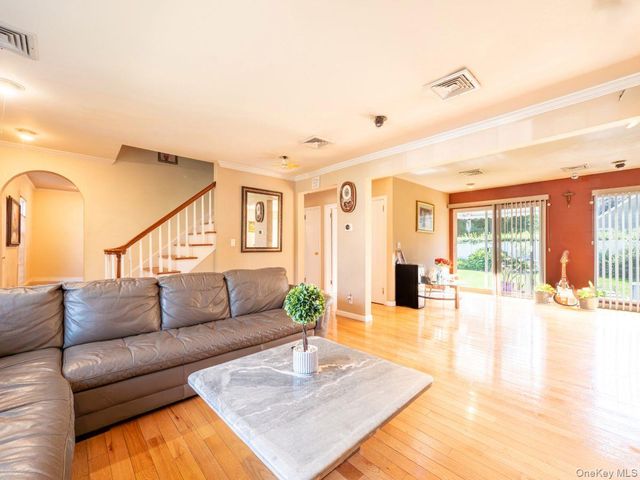 295 Ivy Avenue, Westbury, NY 11590