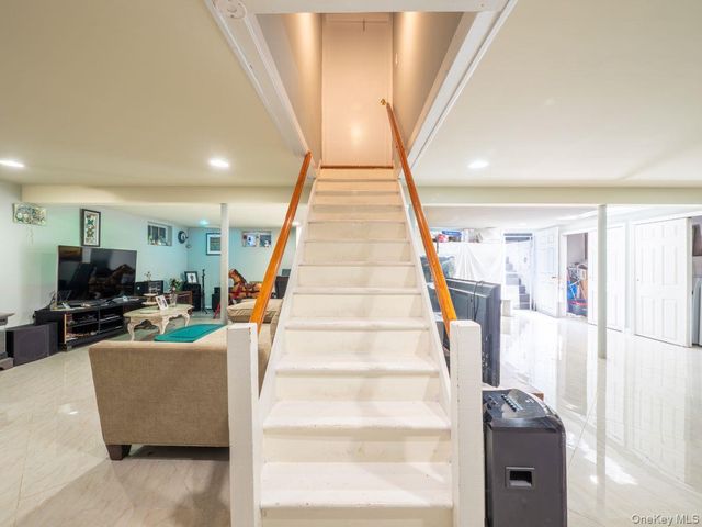 295 Ivy Avenue, Westbury, NY 11590
