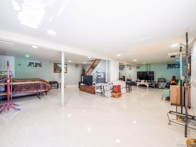 295 Ivy Avenue, Westbury, NY 11590