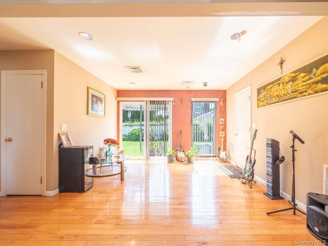295 Ivy Avenue, Westbury, NY 11590