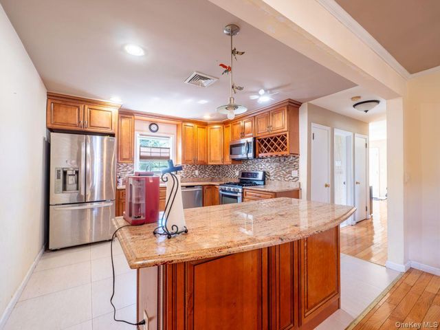 295 Ivy Avenue, Westbury, NY 11590
