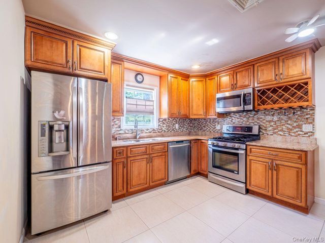 295 Ivy Avenue, Westbury, NY 11590