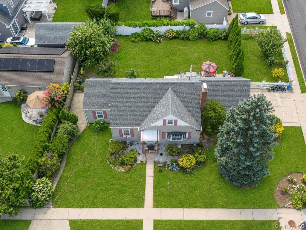 295 Ivy Avenue, Westbury, NY 11590