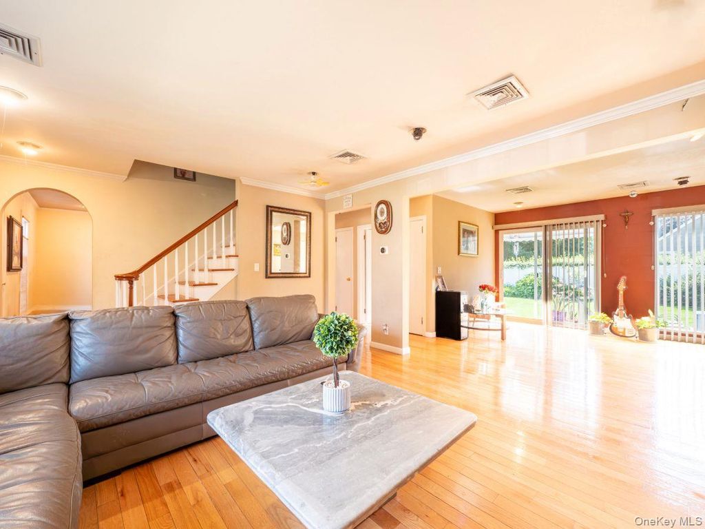 295 Ivy Avenue, Westbury, NY 11590 — photo 3