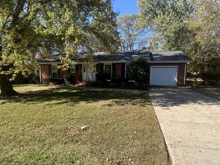 15 Wesley Dr, Hermitage, TN 37076