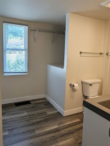 1718 E JOHN STREET, Appleton, WI 54915