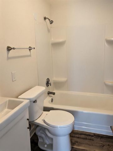 1718 E JOHN STREET, Appleton, WI 54915