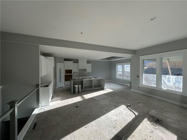 1917 Ridge Tree Drive, Pleasant Hill, MO 64080