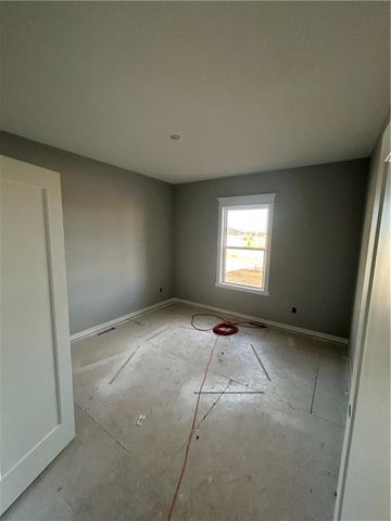 1917 Ridge Tree Drive, Pleasant Hill, MO 64080