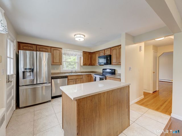 123 Bretton Road, Manchester, CT 06042