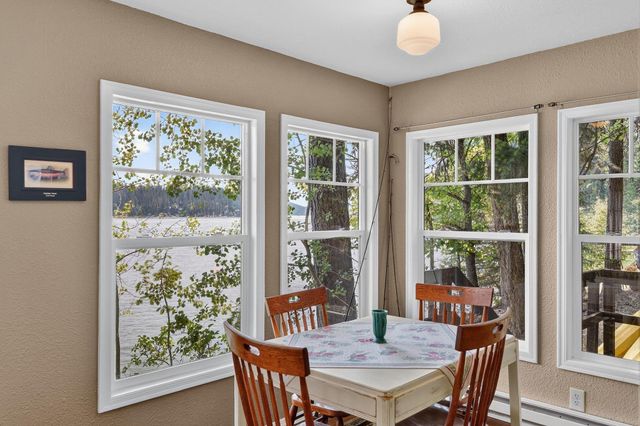 13510 N Peninsula Dr, Newman Lake, WA 99025