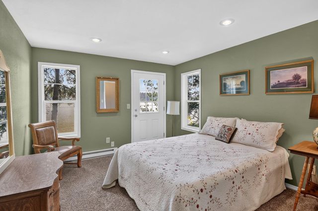 13510 N Peninsula Dr, Newman Lake, WA 99025