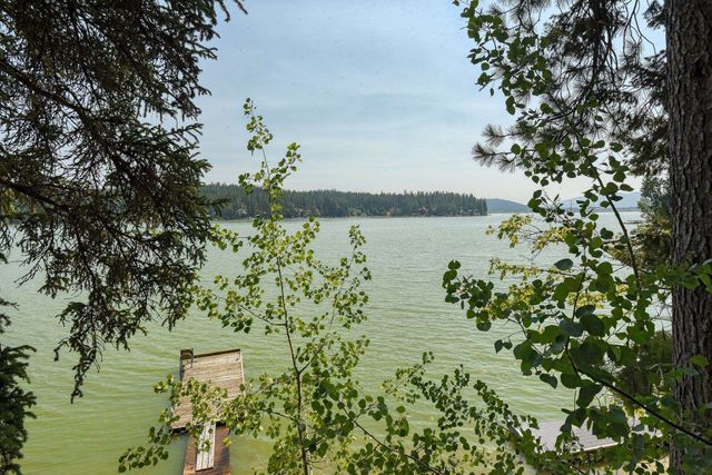 13510 N Peninsula Dr, Newman Lake, WA 99025