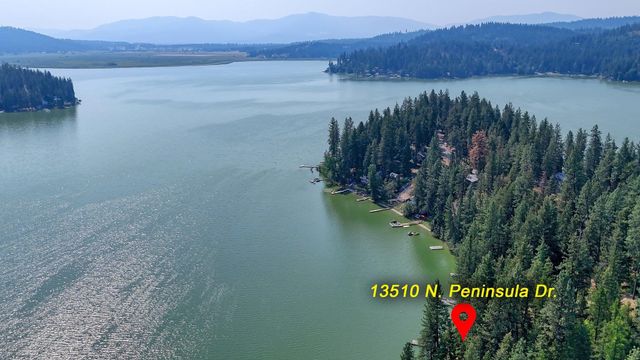 13510 N Peninsula Dr, Newman Lake, WA 99025