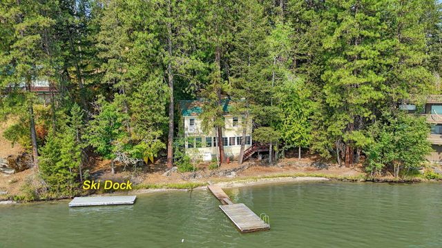 13510 N Peninsula Dr, Newman Lake, WA 99025